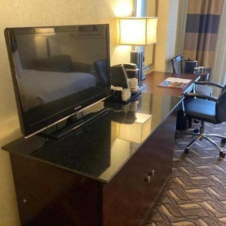 Radisson Hotel Austin - University מראה חיצוני תמונה
