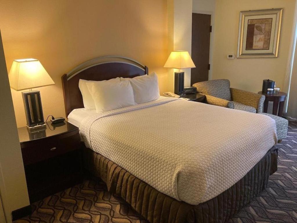 Radisson Hotel Austin - University מראה חיצוני תמונה