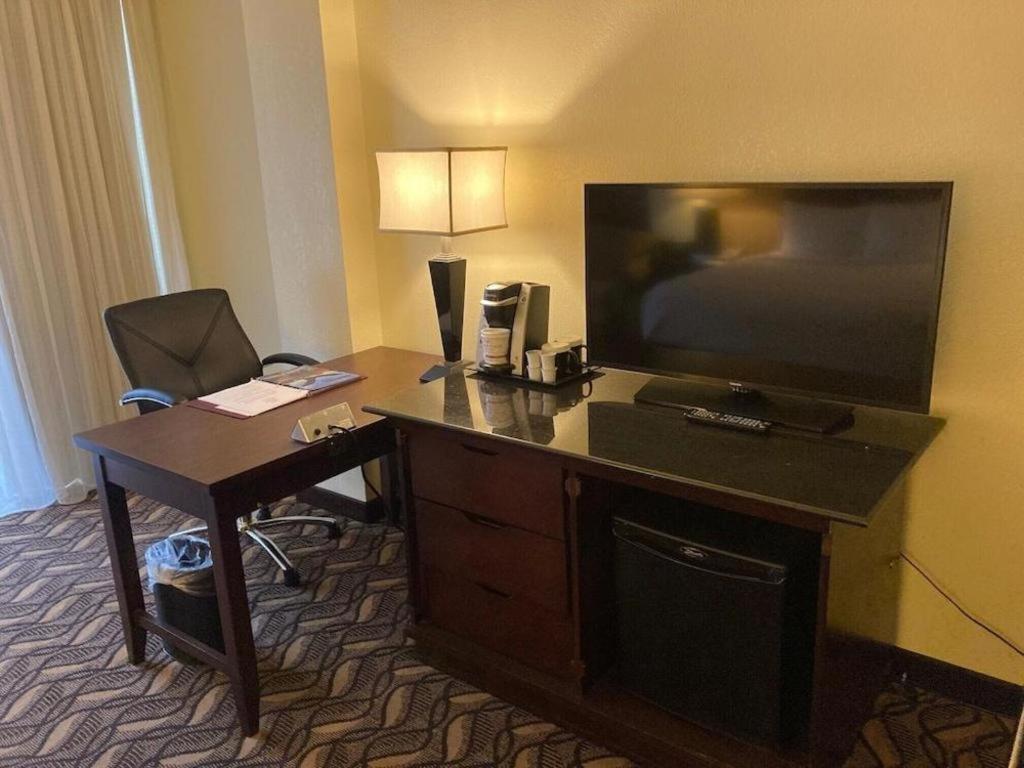 Radisson Hotel Austin - University מראה חיצוני תמונה