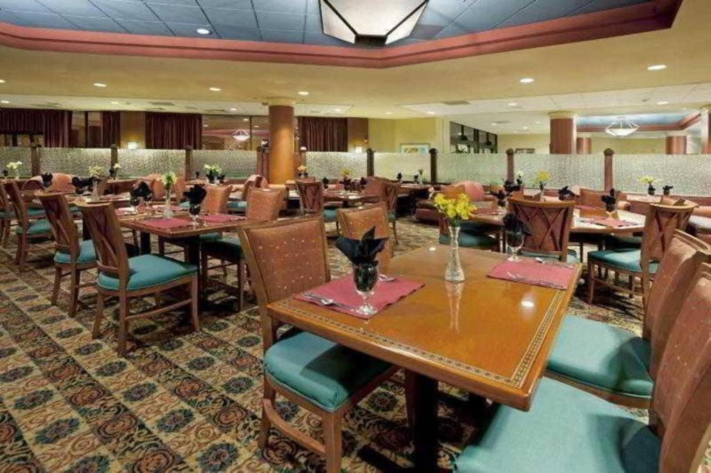 Radisson Hotel Austin - University מראה חיצוני תמונה