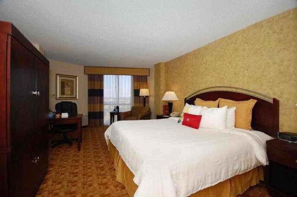 Radisson Hotel Austin - University מראה חיצוני תמונה