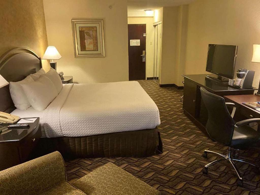 Radisson Hotel Austin - University מראה חיצוני תמונה