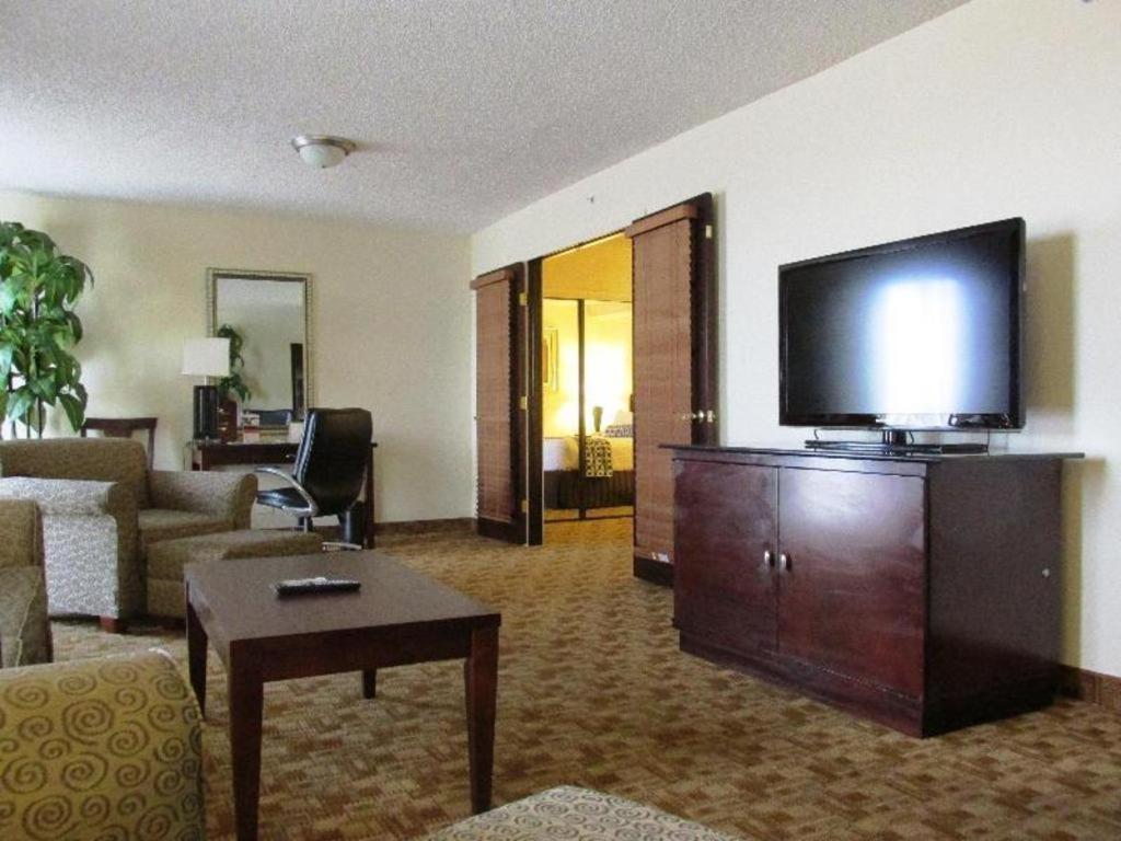 Radisson Hotel Austin - University מראה חיצוני תמונה
