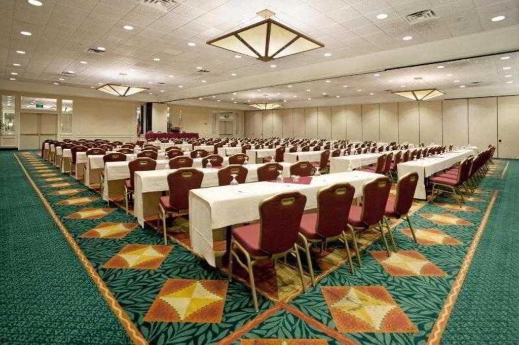 Radisson Hotel Austin - University מראה חיצוני תמונה