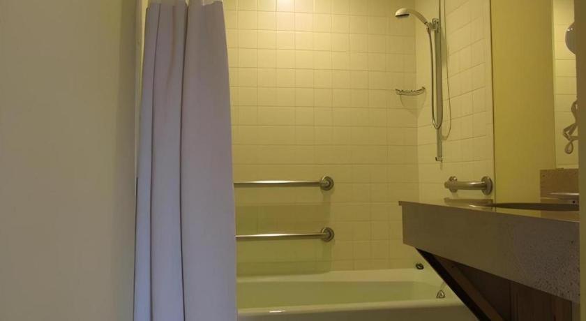 Radisson Hotel Austin - University מראה חיצוני תמונה