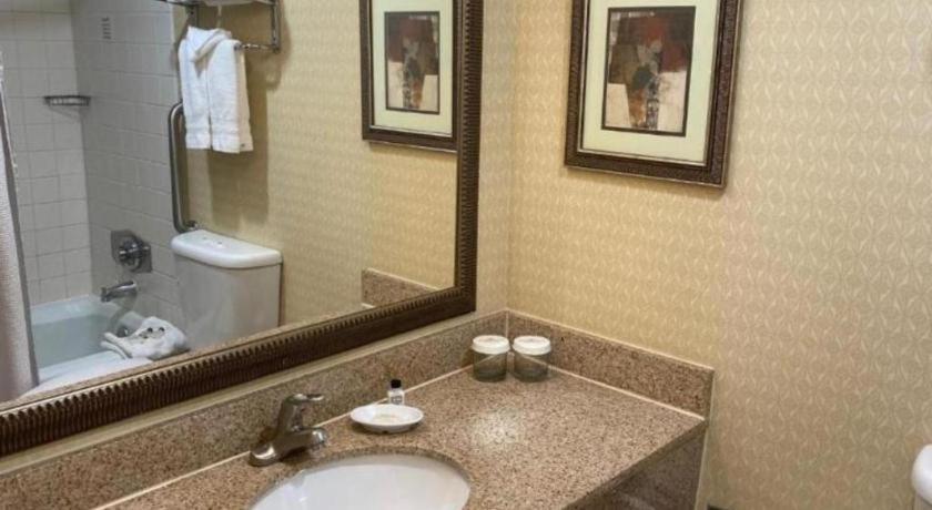 Radisson Hotel Austin - University מראה חיצוני תמונה